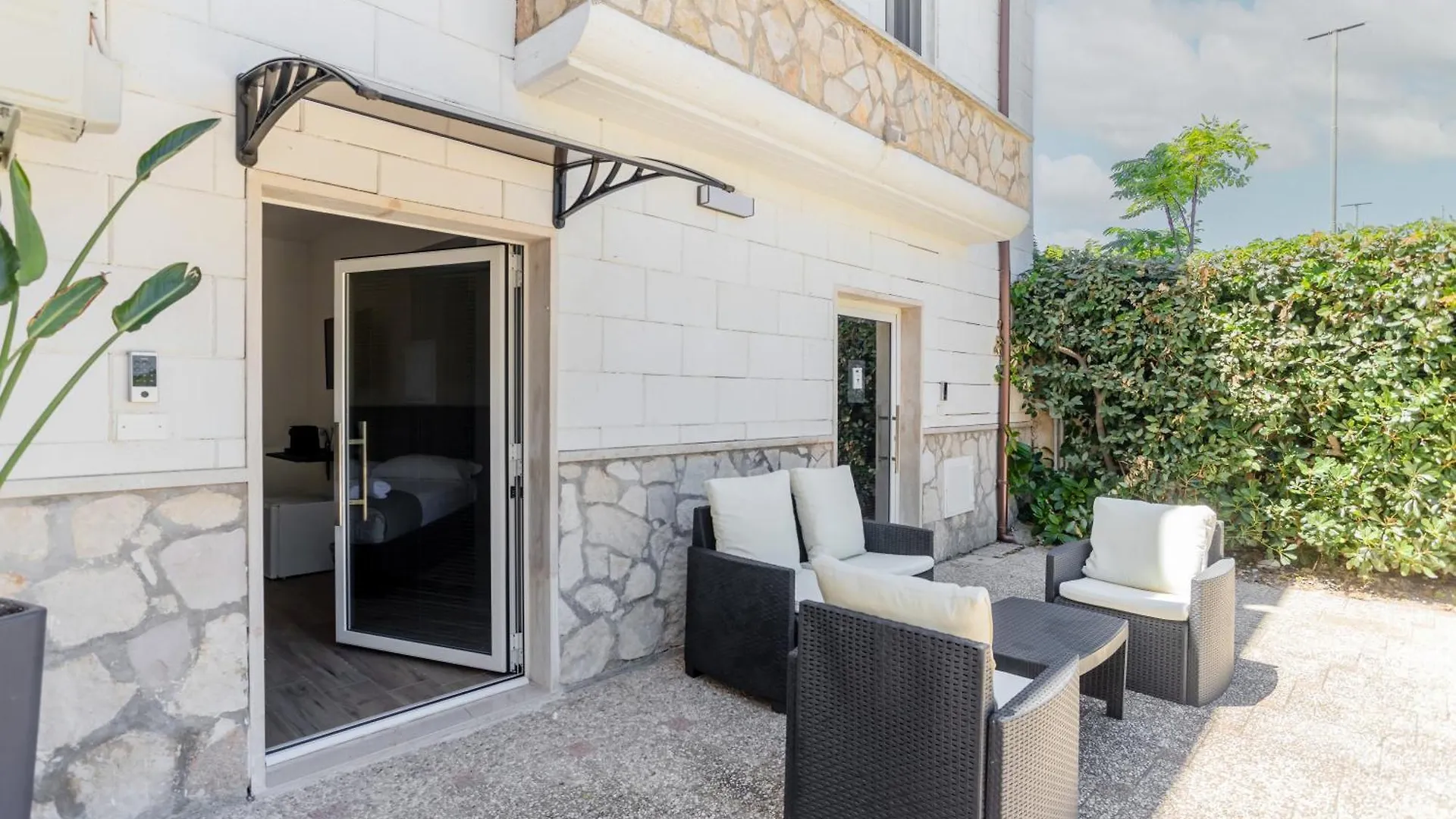 Pietramare Luxury Suites Bari 0*,